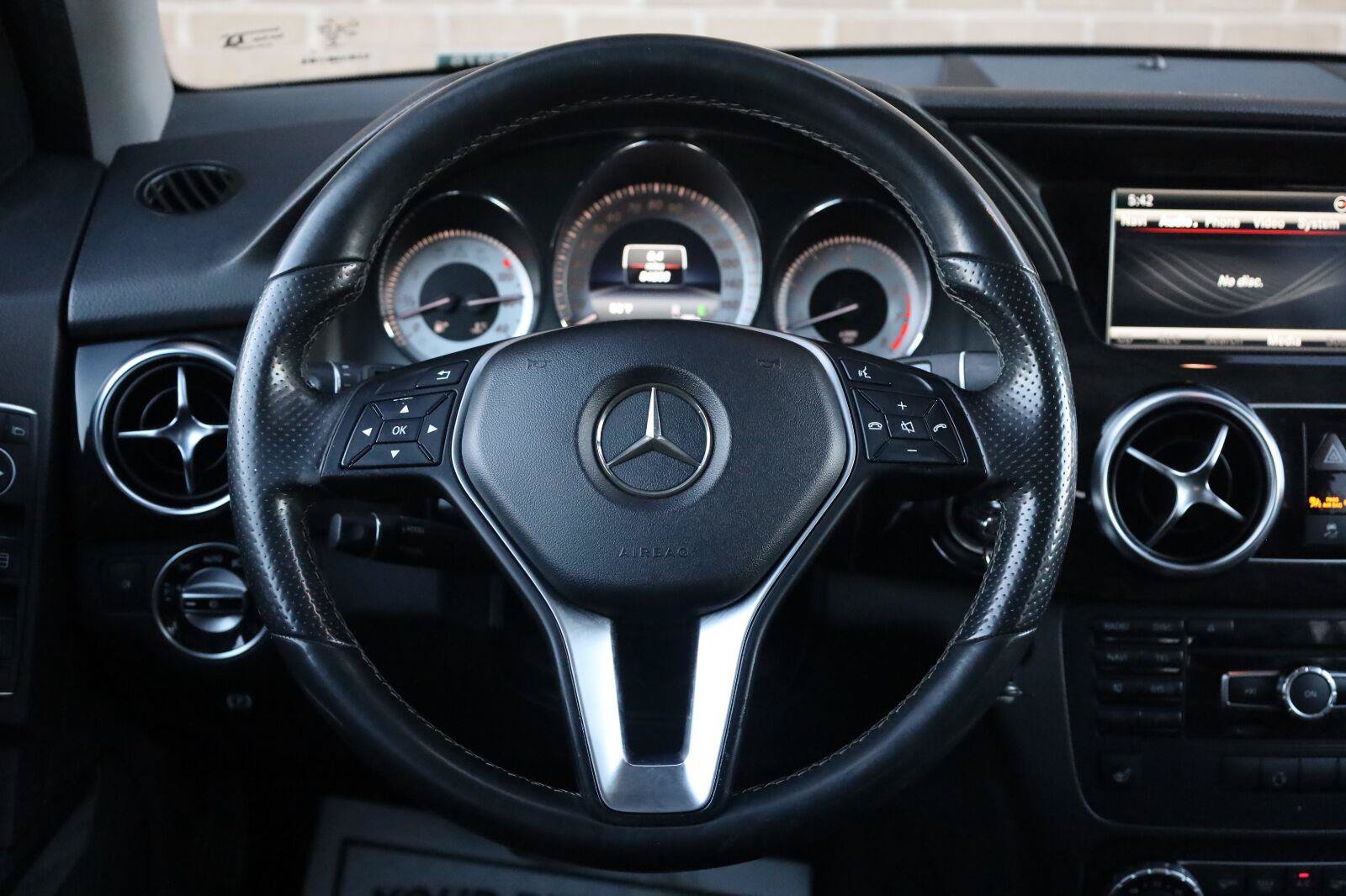 Used 2015 Mercedes-Benz GLK 350 4MATIC image 33