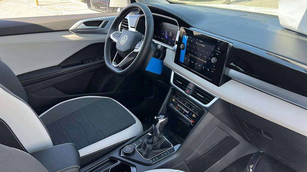 New 2026 Volkswagen Taos SE image 9