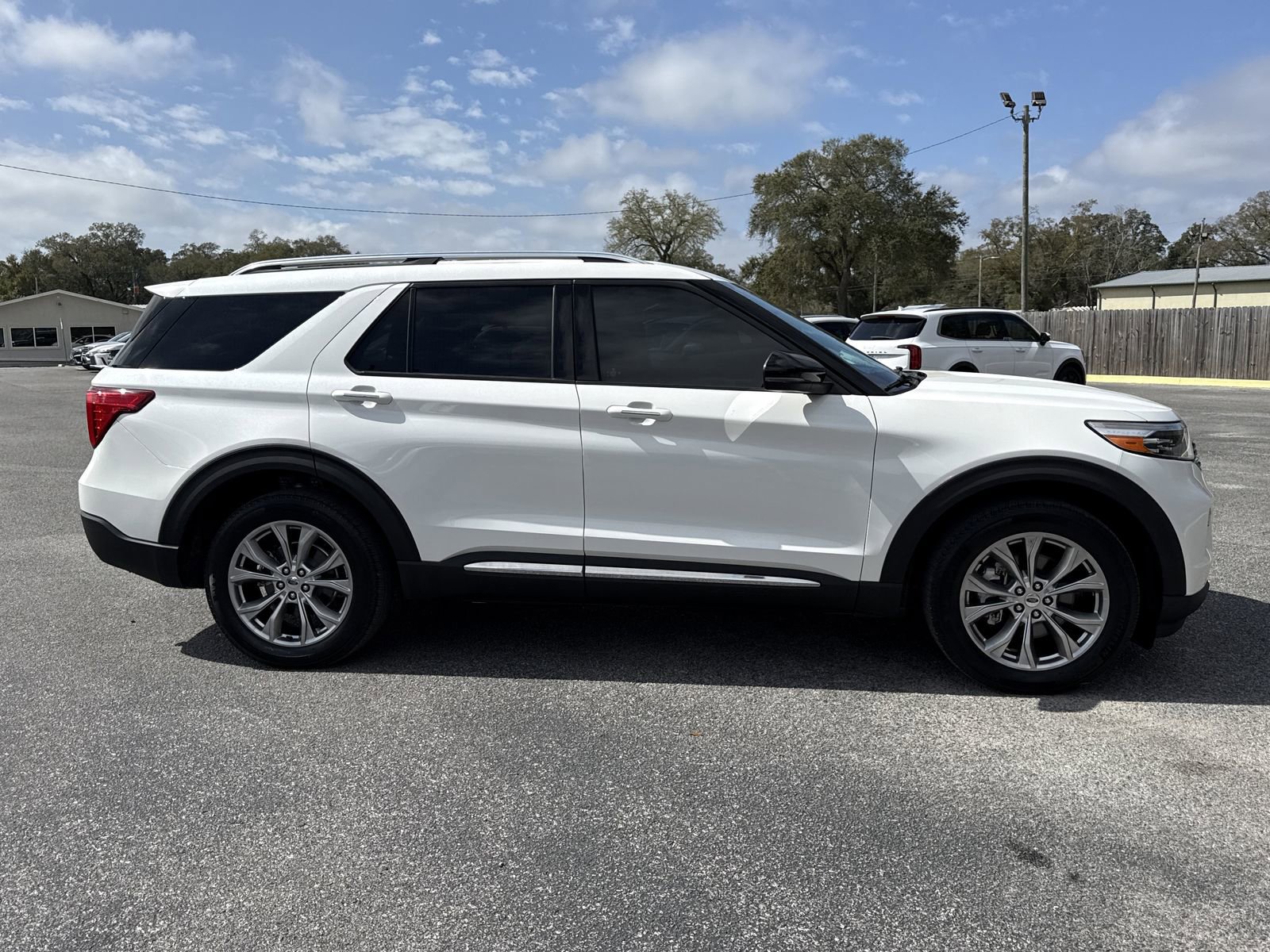 Used 2023 Ford Explorer Limited w/ Equipment Group 301A AWD/4WD image 6