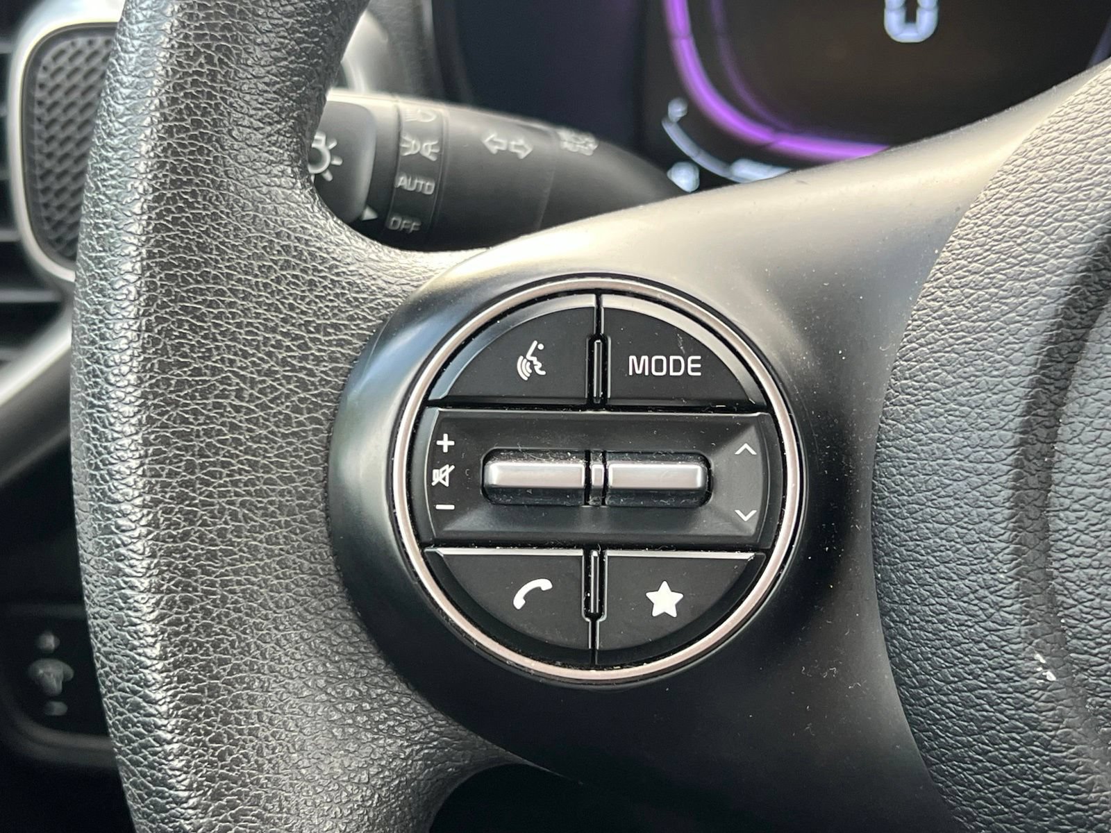 Used 2025 Kia Soul LX w/ LX Technology Package FWD image 24