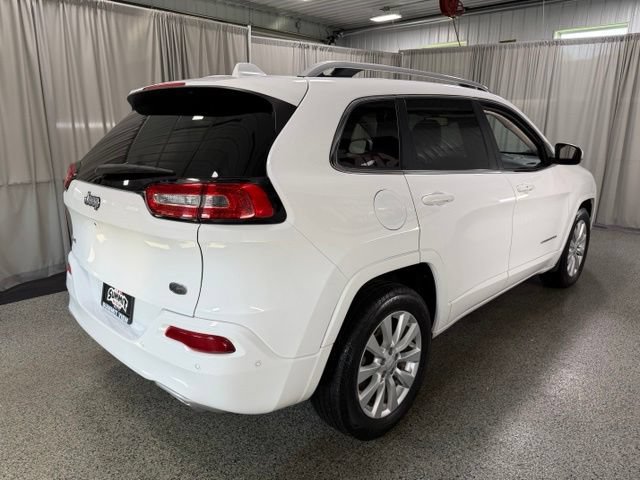 Used 2017 Jeep Cherokee Overland w/ Technology Group AWD/4WD image 4