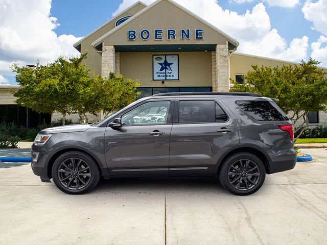 Used 2017 Ford Explorer XLT w/ Equipment Group 202A FWD image 2