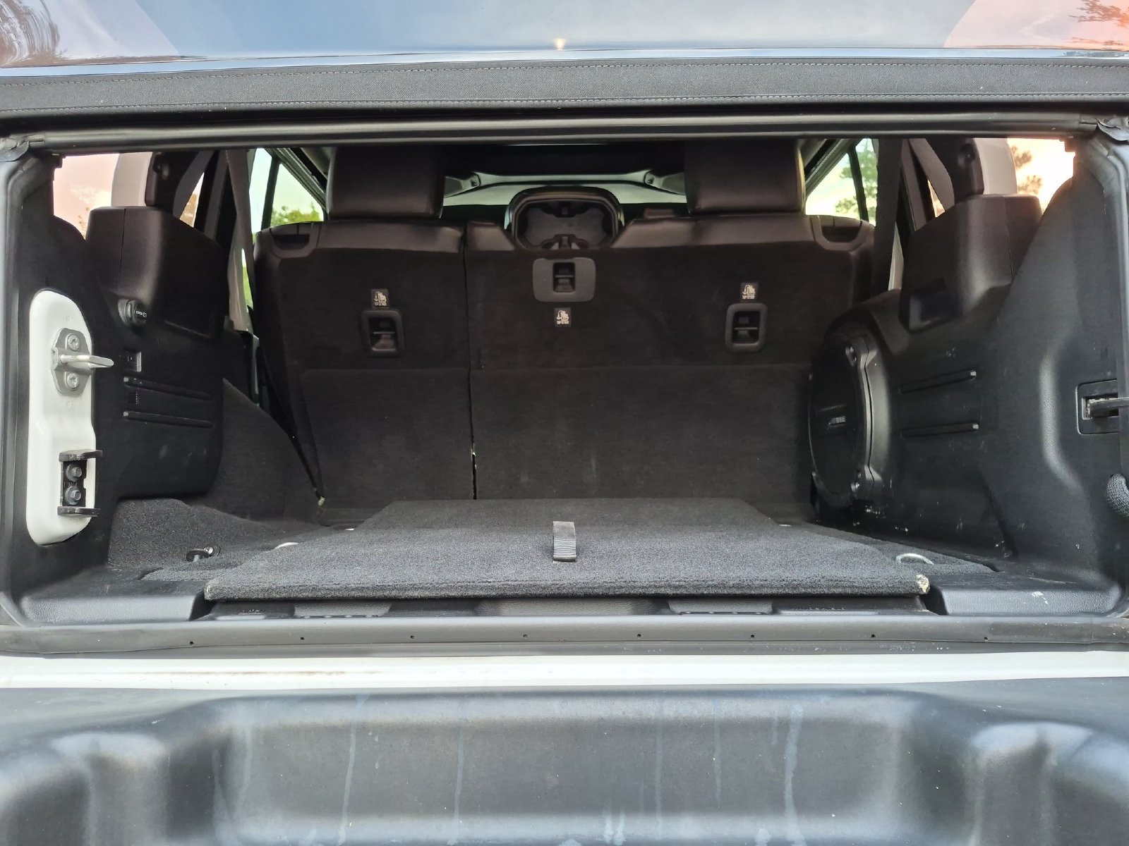 Used 2018 Jeep Wrangler Unlimited Sahara AWD/4WD image 28