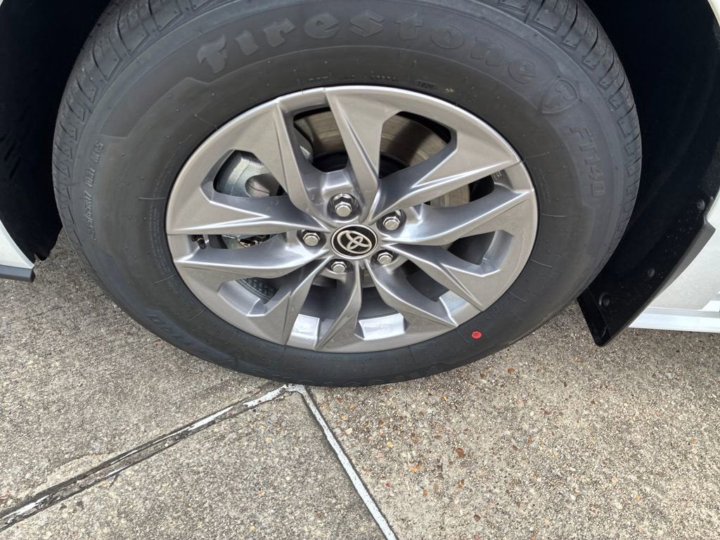 New 2026 Toyota Sienna XLE FWD image 33