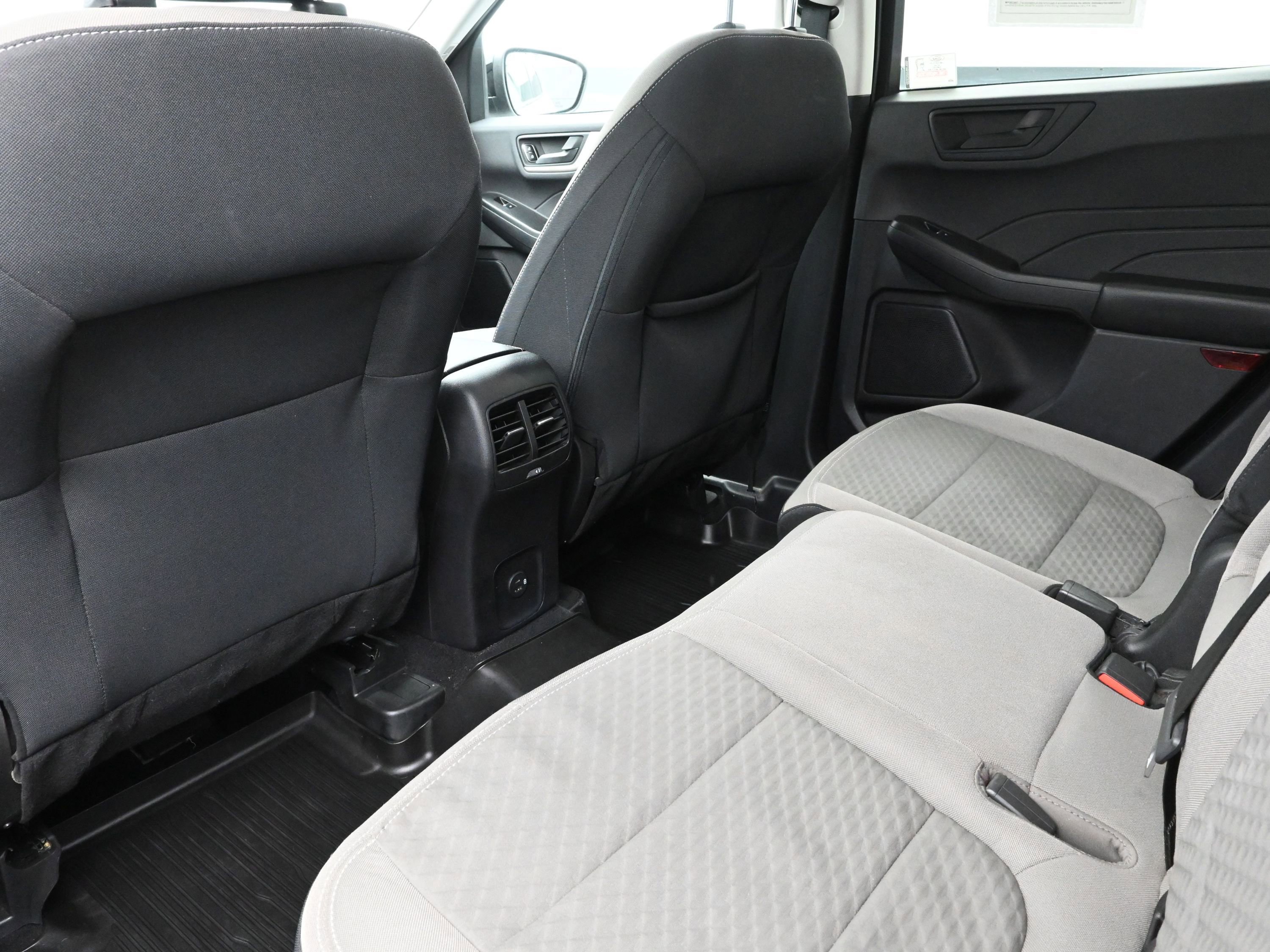 Used 2022 Ford Escape SE w/ SE Sport Appearance Package image 20