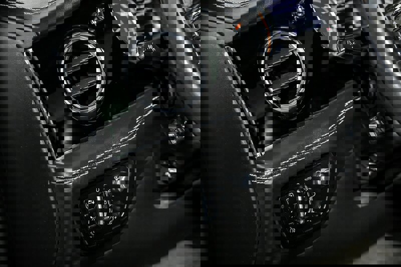 Used 2017 Bentley Bentayga image 23