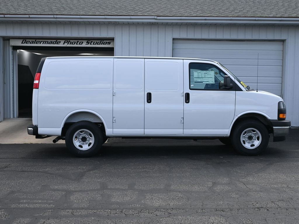 New 2025 GMC Savana 2500 w/ Driver Convenience Package RWD image 3