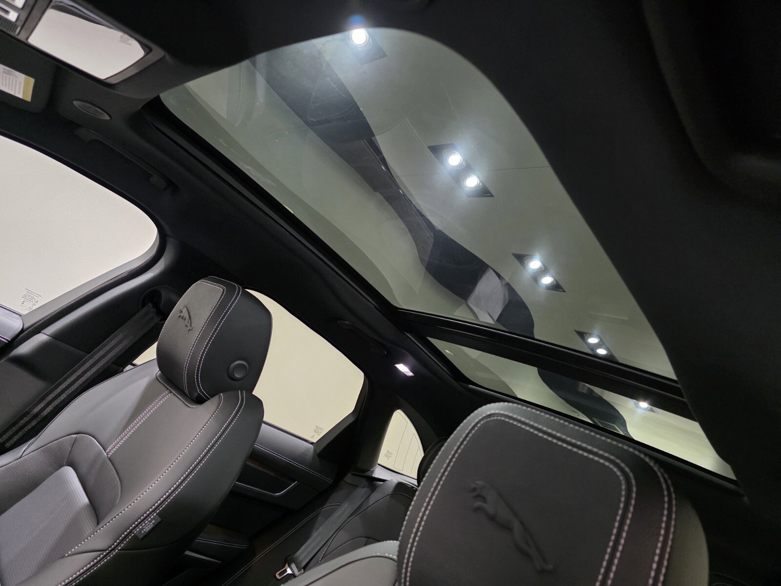 New 2026 Jaguar F-PACE R-Dynamic S AWD/4WD image 9