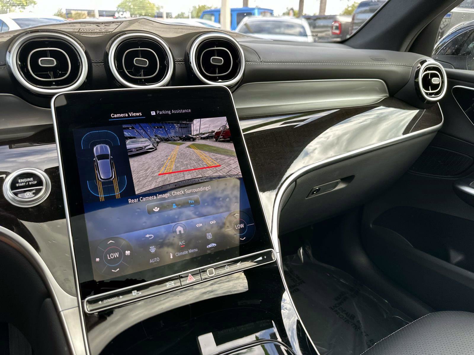 Used 2025 Mercedes-Benz GLC 300 image 27