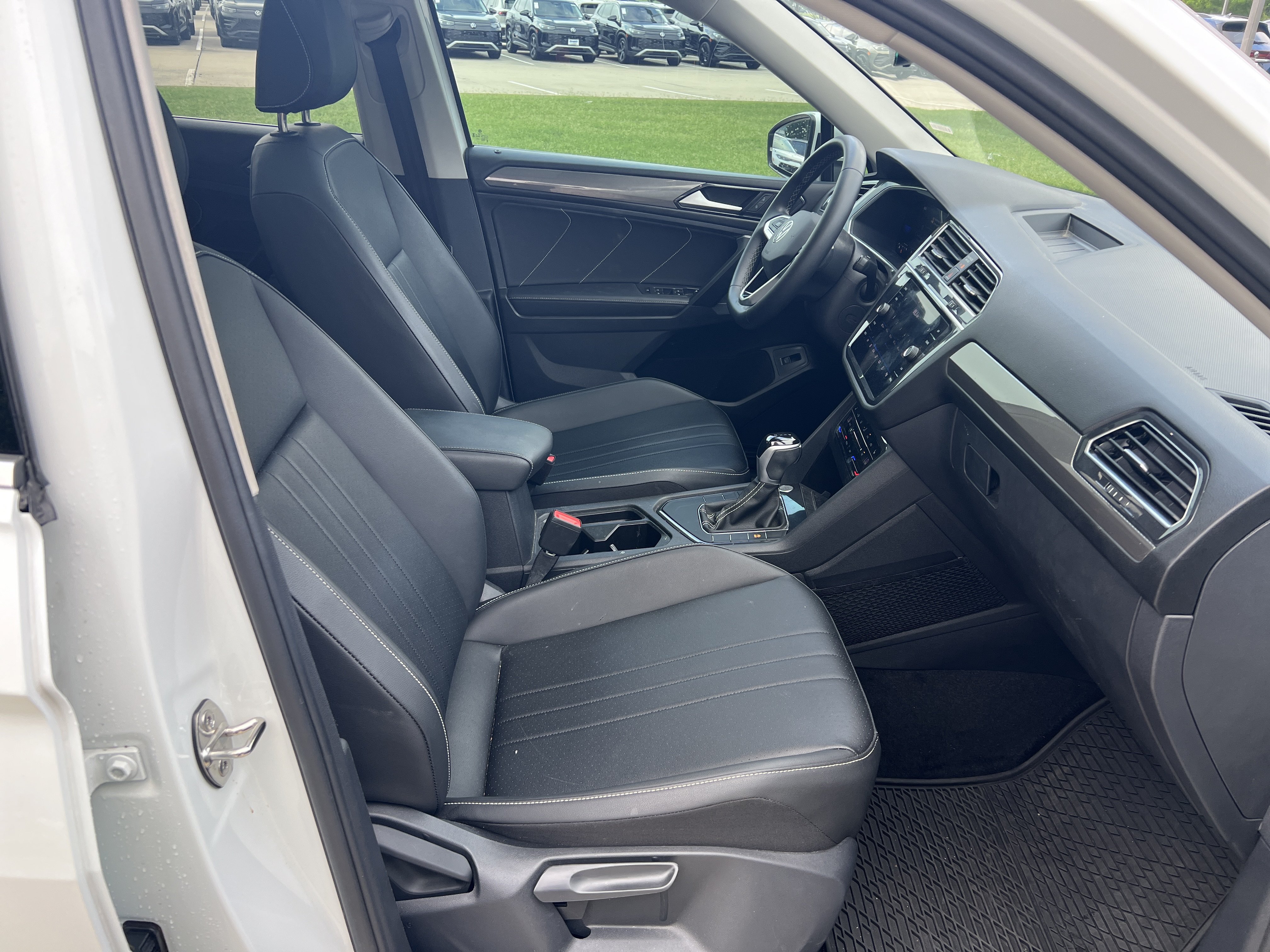 Certified 2023 Volkswagen Tiguan SE w/ Panoramic Sunroof Package FWD image 28