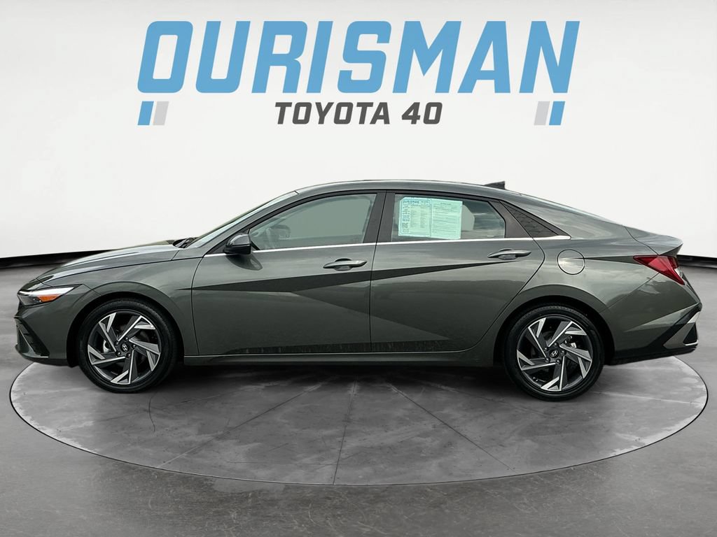 Used 2025 Hyundai Elantra Limited FWD image 4