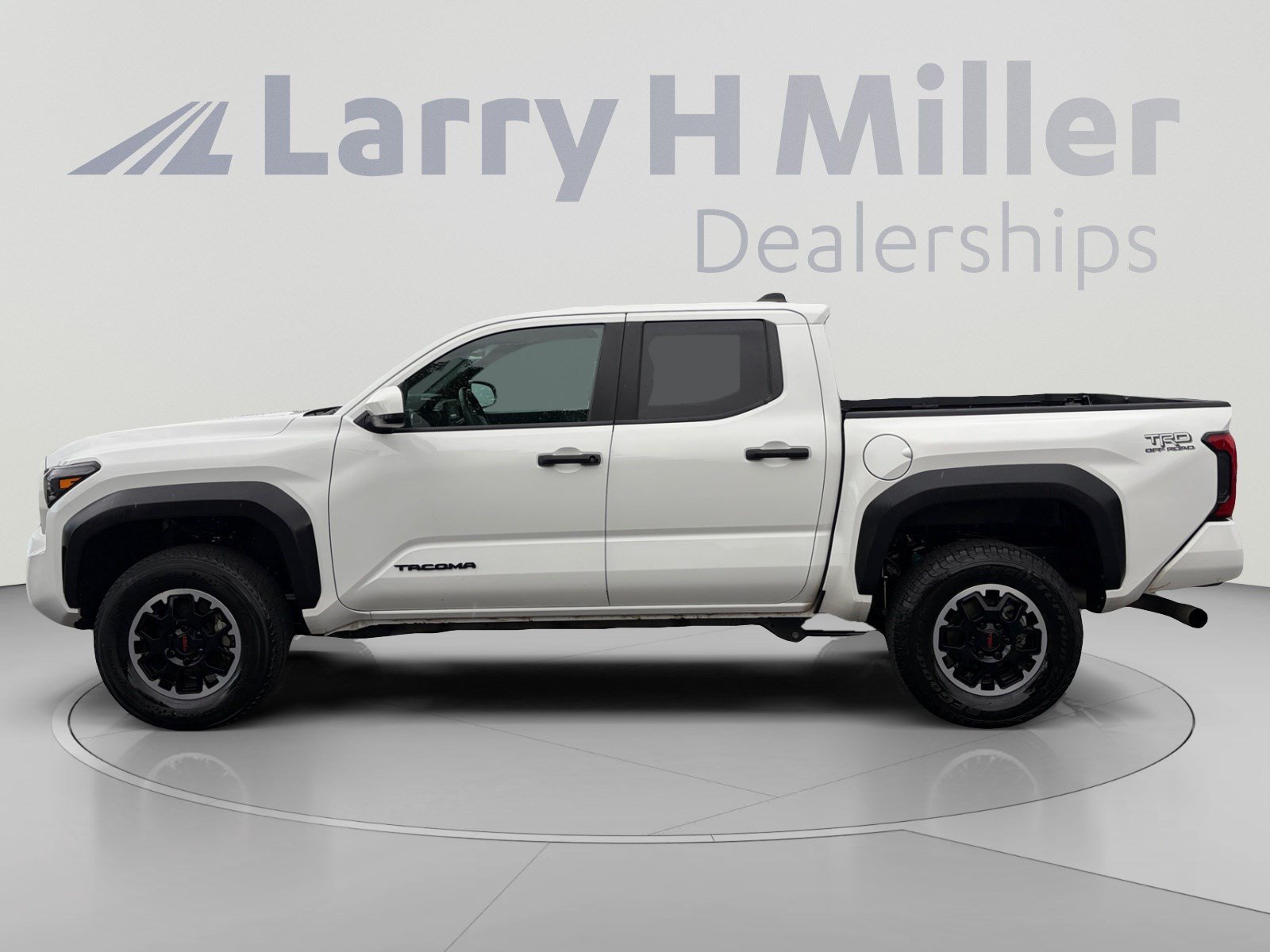 Used 2024 Toyota Tacoma TRD Off-Road AWD/4WD image 2