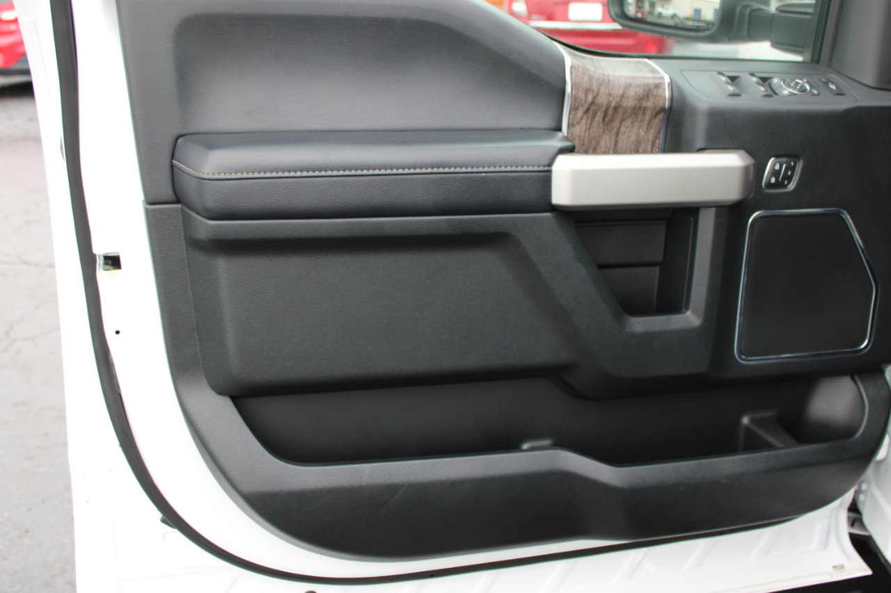 Used 2019 Ford F250 Lariat w/ Chrome Package image 16