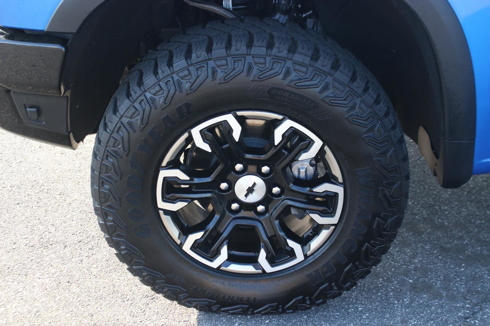 Used 2025 Chevrolet Silverado 1500 ZR2 w/ Technology Package image 43