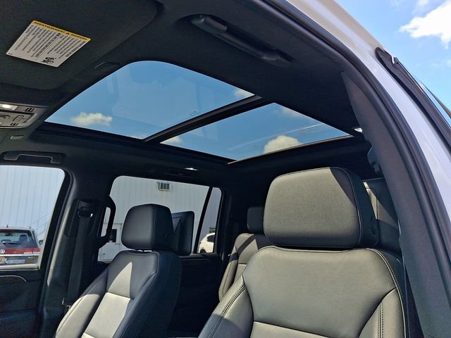 Used 2021 Chevrolet Suburban Z71 w/ Luxury Package AWD/4WD image 15