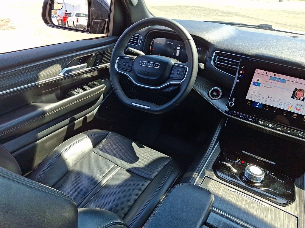 Used 2024 Jeep Wagoneer L Series II w/ Flexible Seating Group image 15