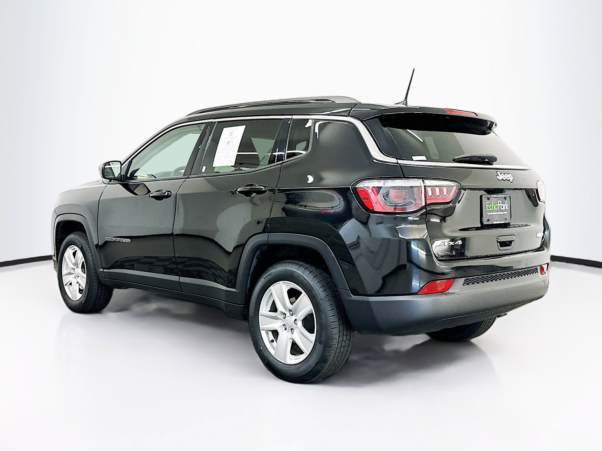 Used 2022 Jeep Compass Latitude w/ Convenience Group AWD/4WD image 5