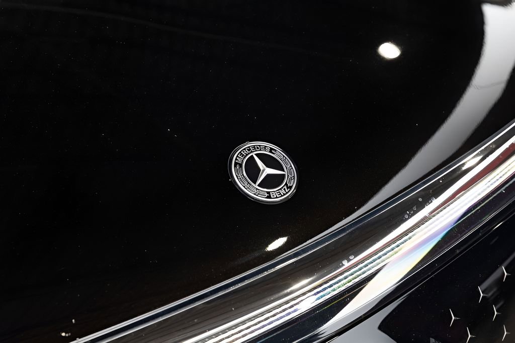 Used 2022 Mercedes-Benz EQS 580 4MATIC Sedan w/ Pinnacle Trim Package image 17