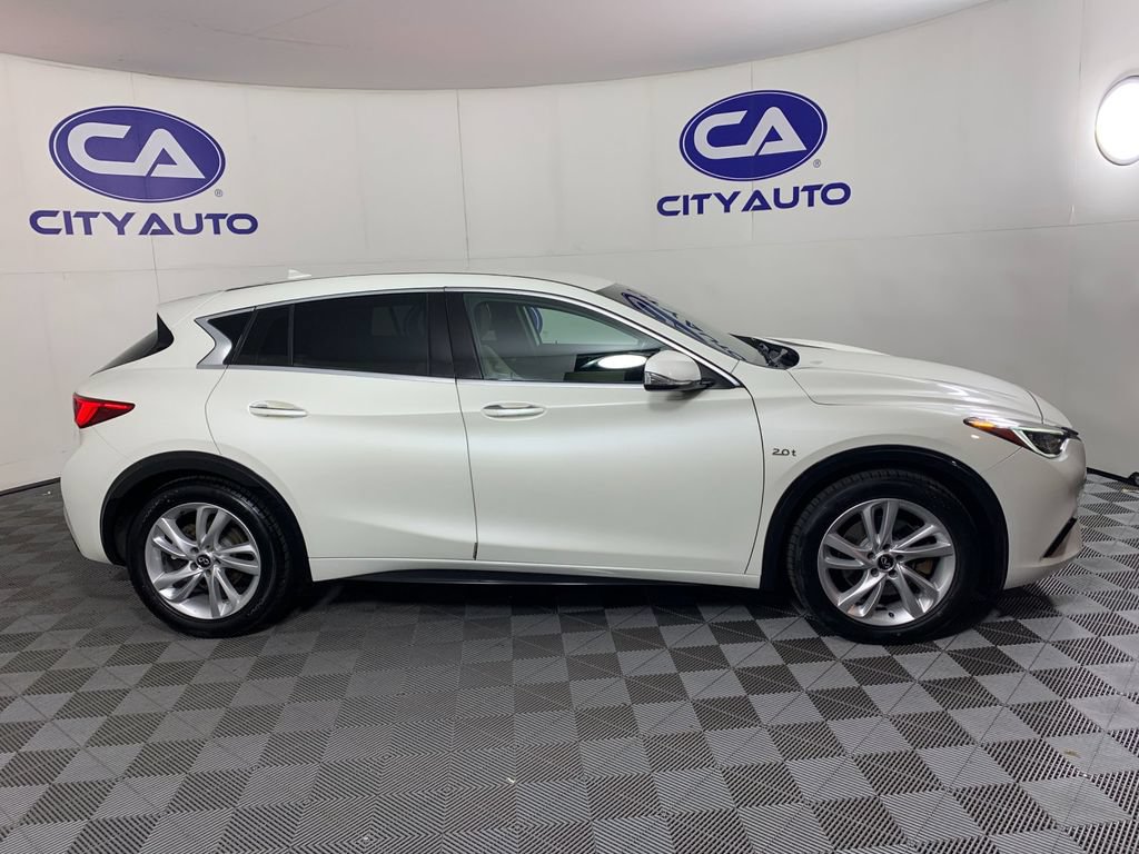 Used 2017 INFINITI QX30 w/ Cargo Package FWD image 2