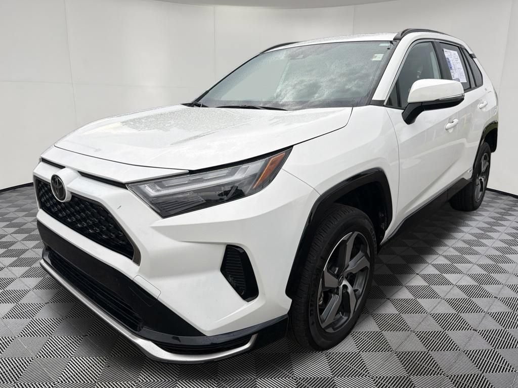 Used 2025 Toyota RAV4 SE AWD/4WD image 3