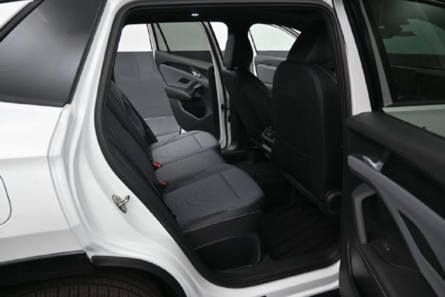 New 2026 Volkswagen Tiguan SE R-Line AWD/4WD image 13