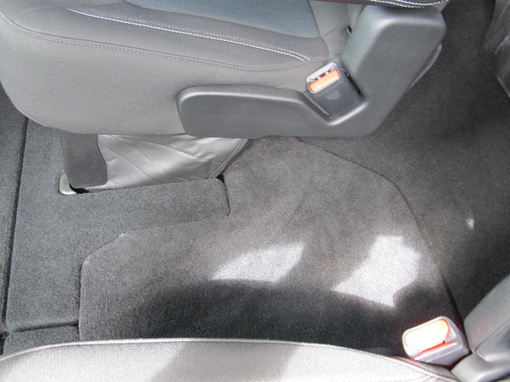 Used 2023 Chrysler Voyager LX image 32