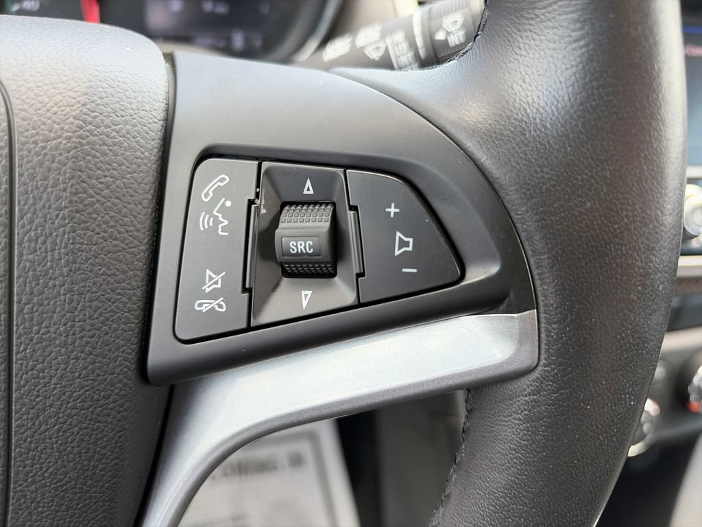 Used 2022 Chevrolet Trax LT w/ Midnight Edition AWD/4WD image 12