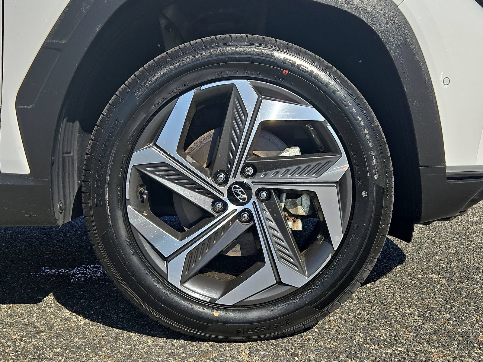 Certified 2023 Hyundai Tucson Limited AWD/4WD image 33