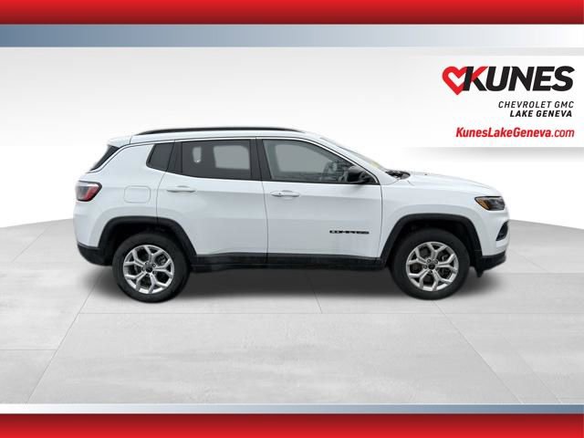 Used 2025 Jeep Compass Latitude image 3