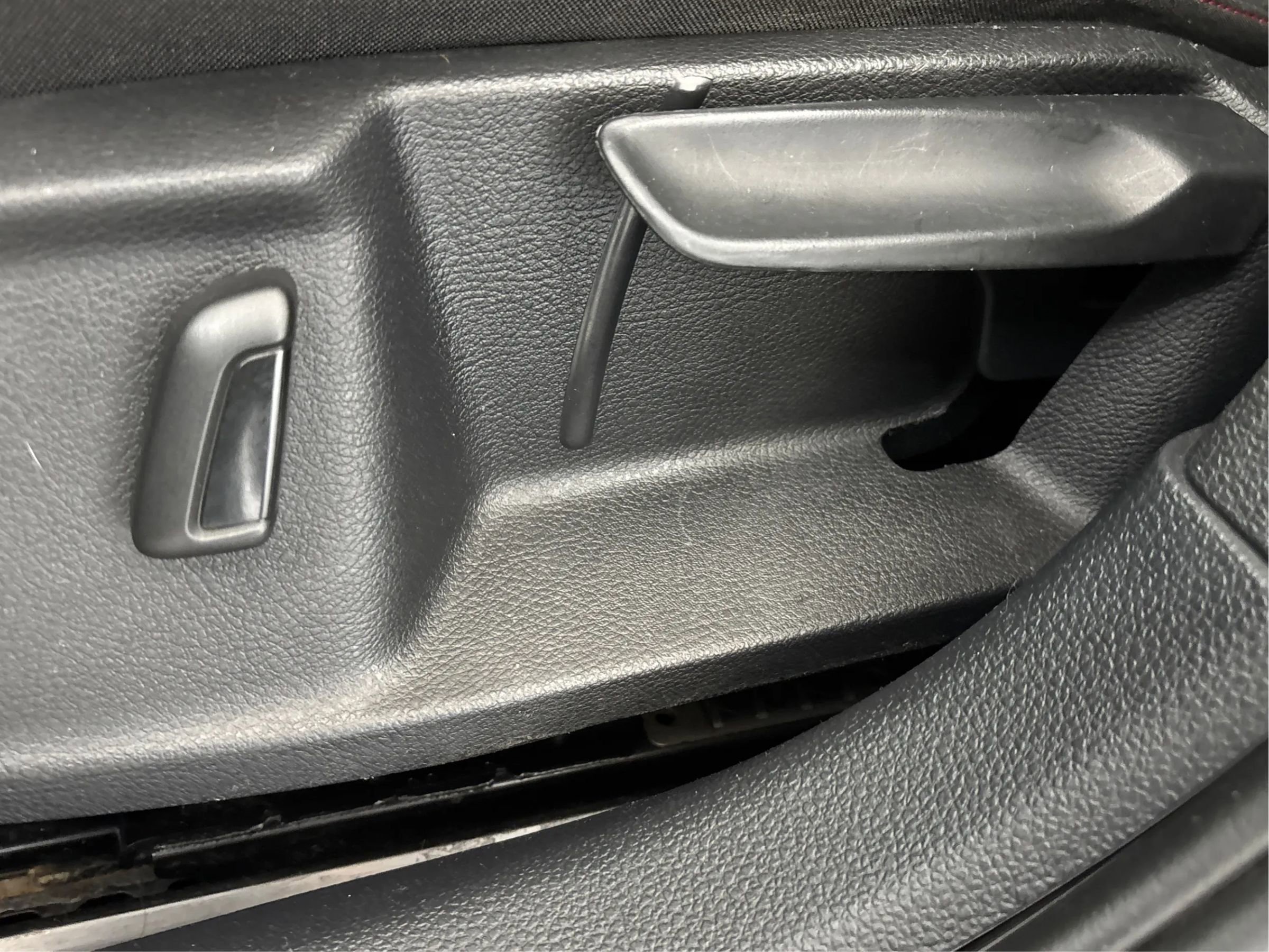 Used 2019 Volkswagen GTI SE image 25