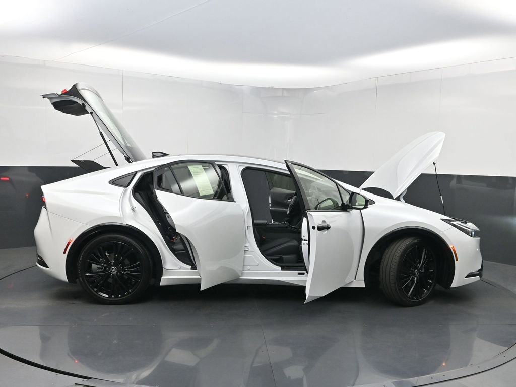 Used 2026 Toyota Prius FWD image 37