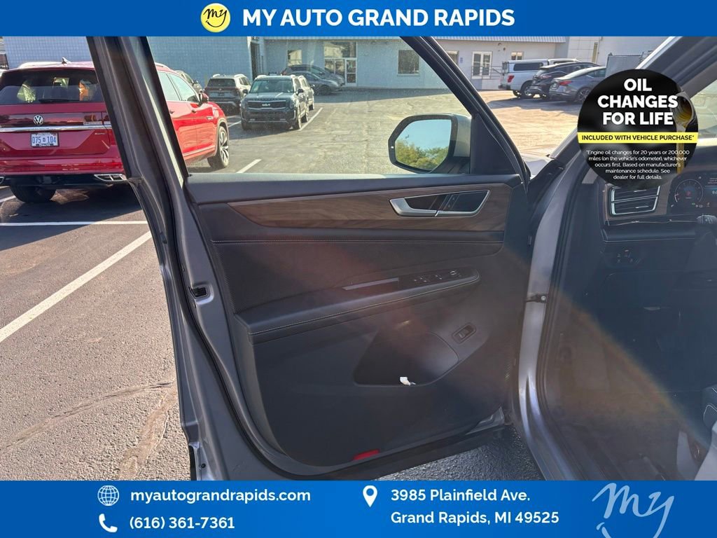 Used 2024 Volkswagen Atlas SE image 9