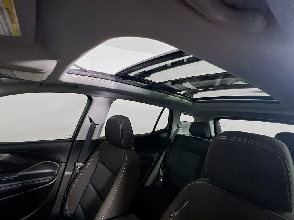 Used 2024 GMC Terrain SLE w/ Driver Convenience Package image 21