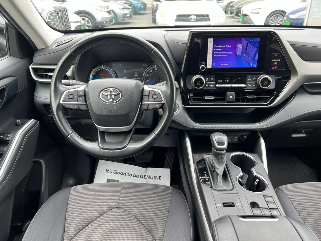 Used 2023 Toyota Highlander LE AWD/4WD image 35