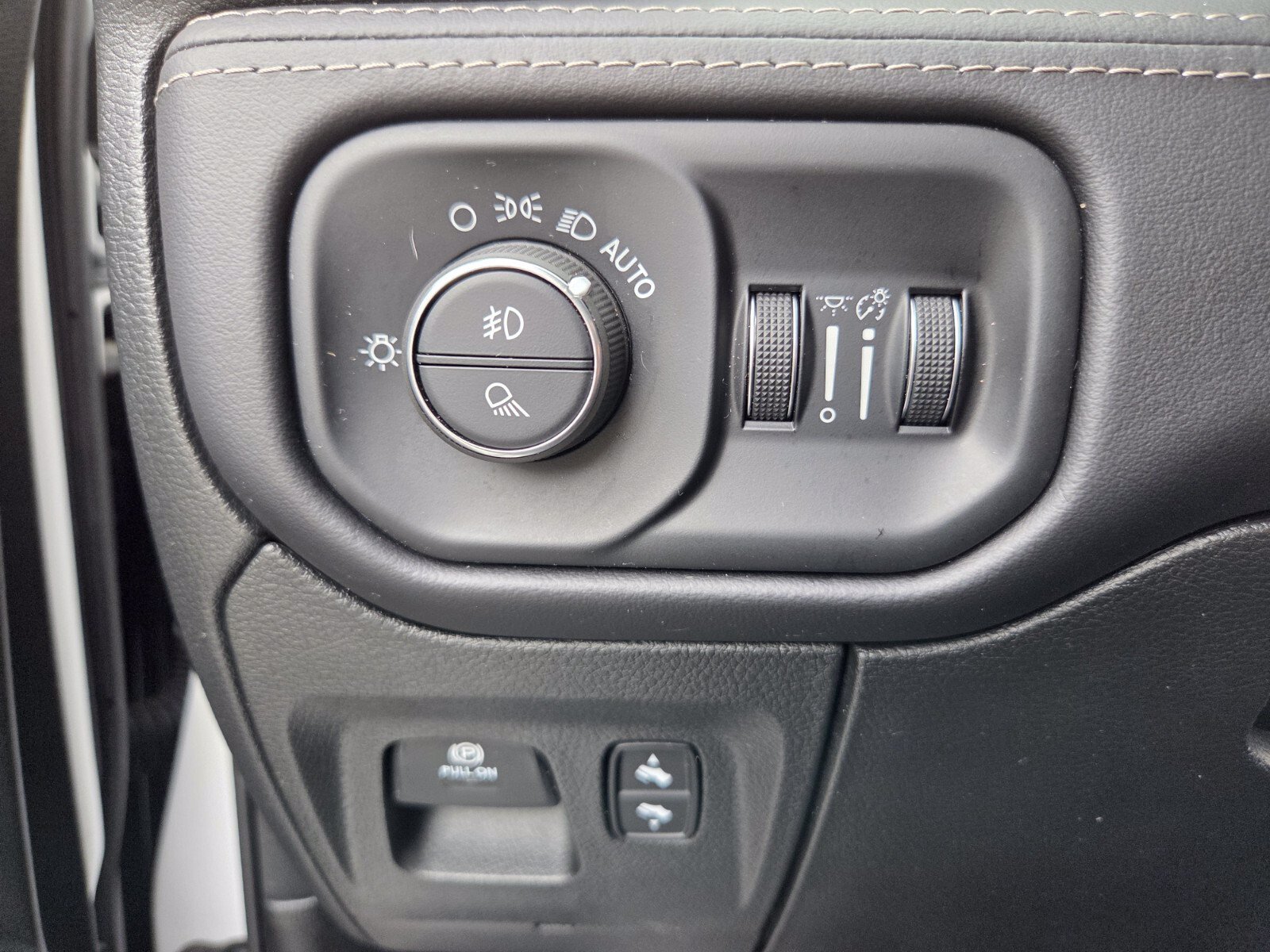 Used 2023 RAM 1500 Limited AWD/4WD image 21