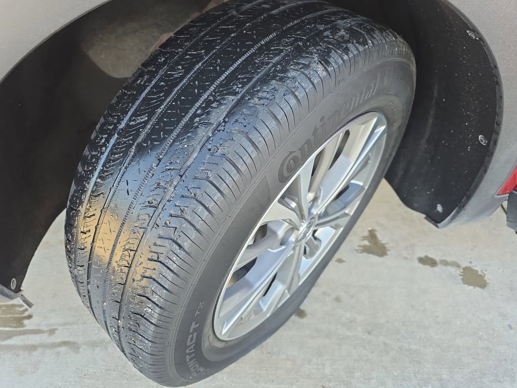 Used 2023 Buick Envision Preferred FWD image 31