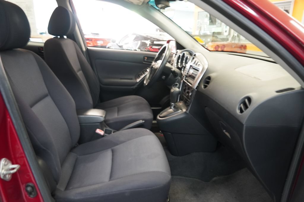 Used 2005 Pontiac Vibe w/ Power Group Value Package FWD image 30