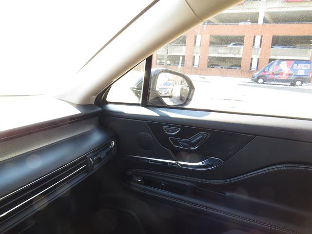 Used 2023 Lincoln Corsair AWD image 16