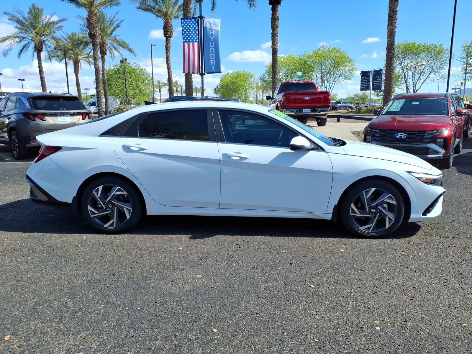 Certified 2025 Hyundai Elantra Limited image 4