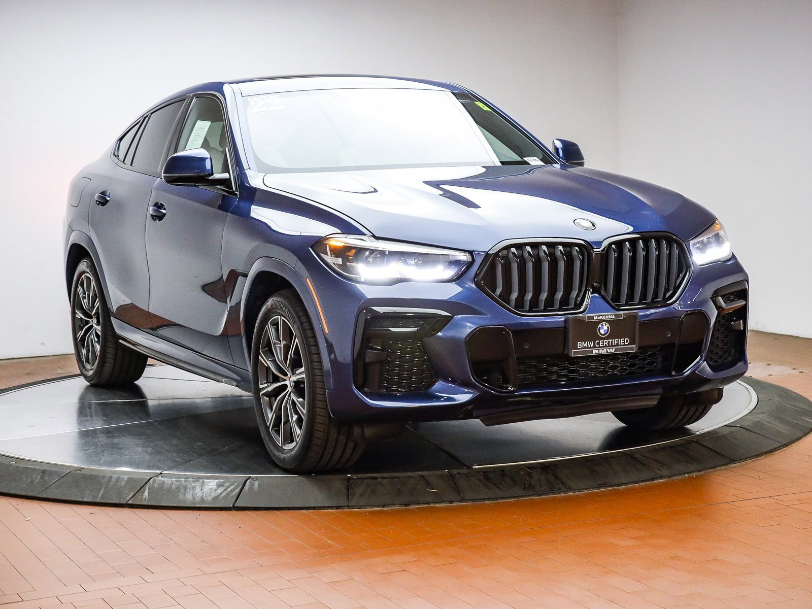 Certified 2022 BMW X6 xDrive40i w/ M Sport Package image 3