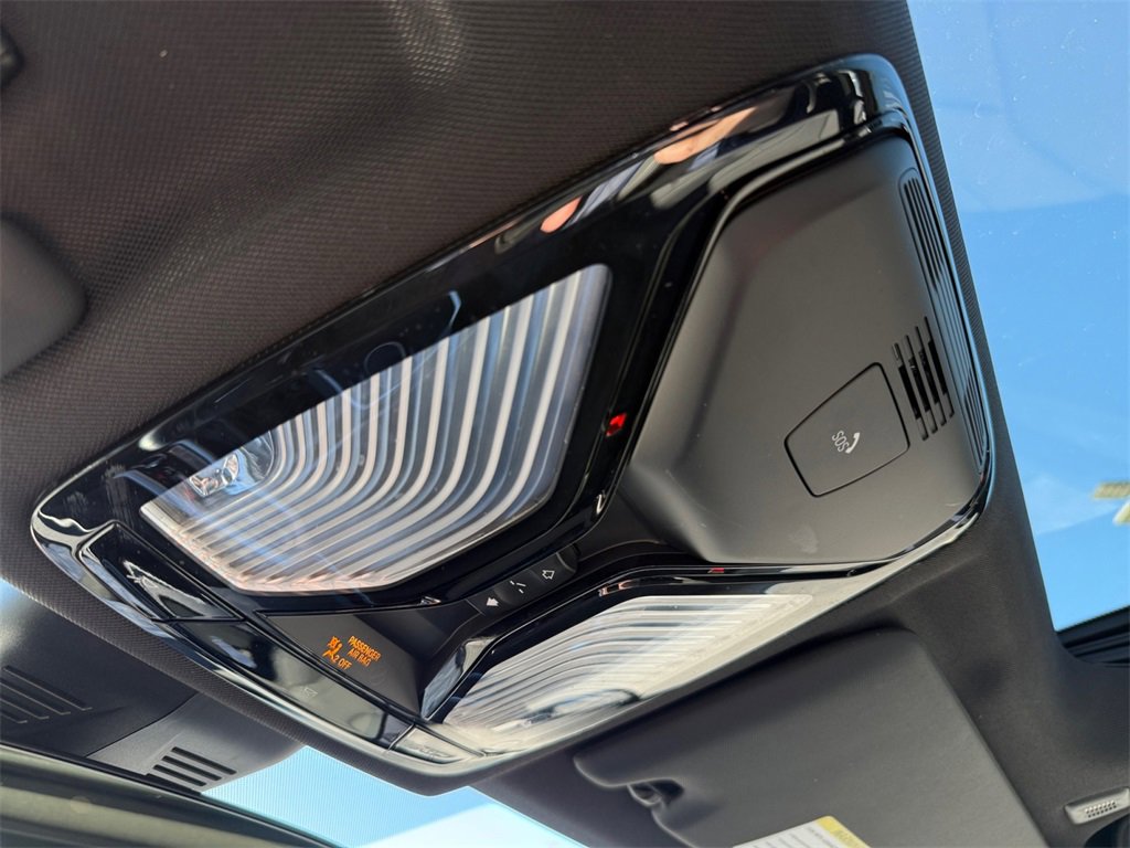 Used 2019 BMW 330i xDrive Sedan w/ Driving Assistance Package image 31