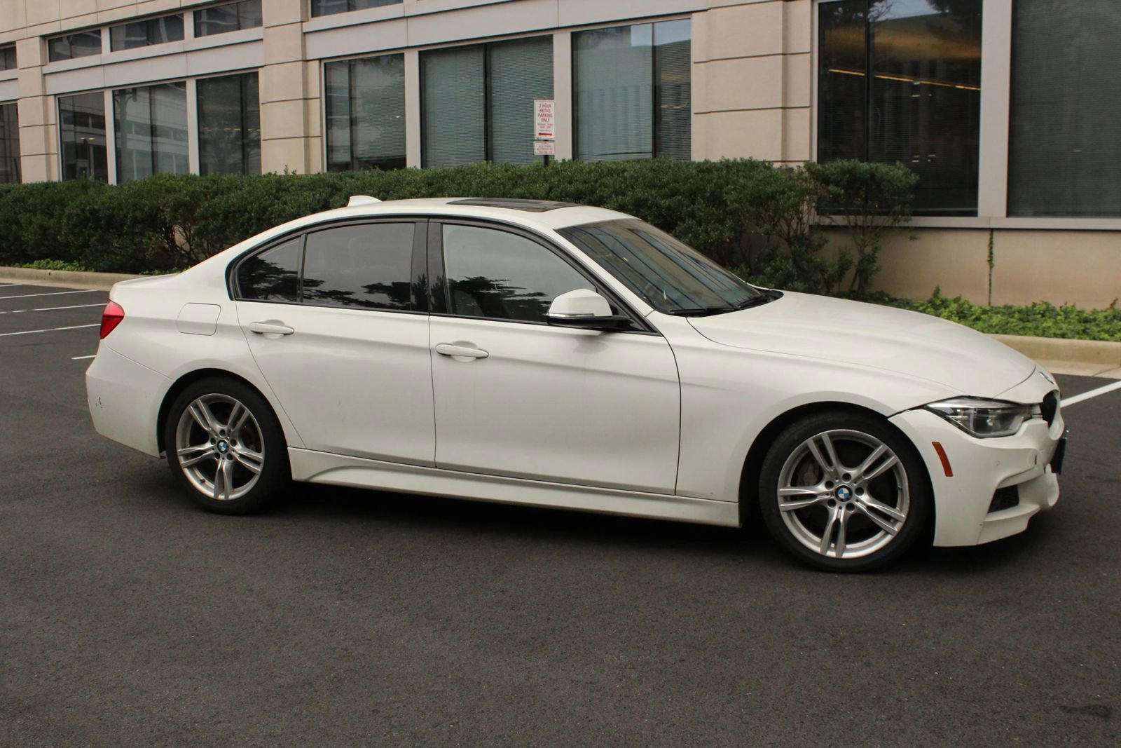 Used 2016 BMW 328i Sedan w/ M Sport Package RWD image 2