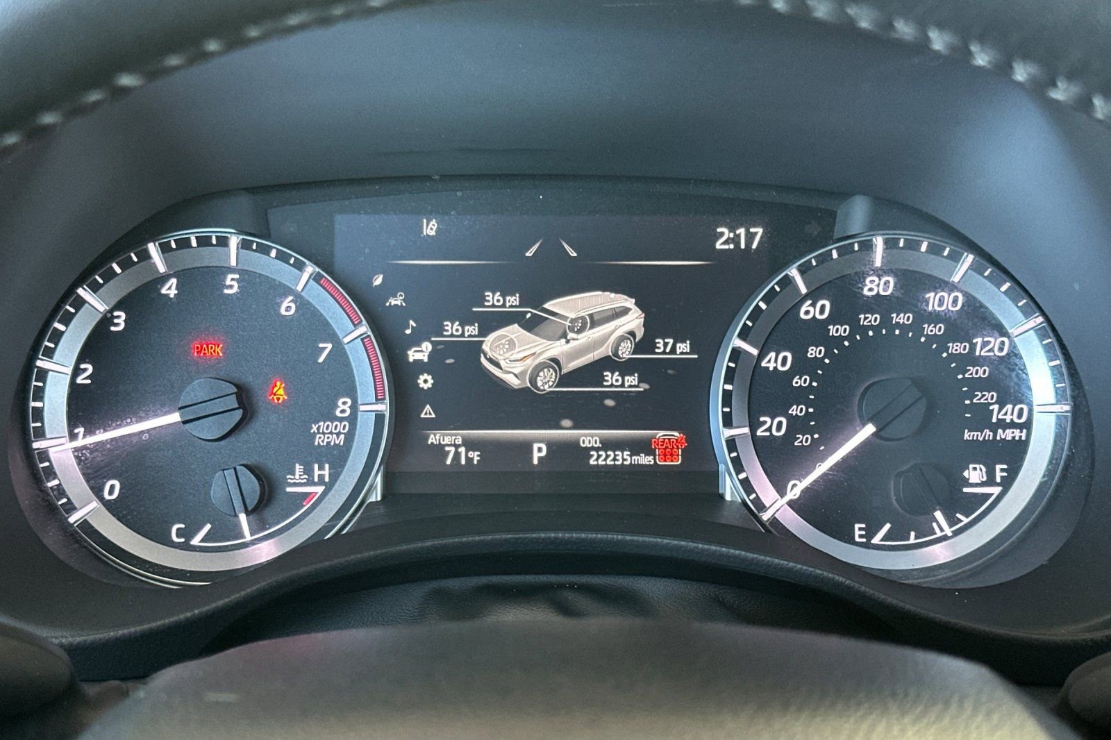 Used 2025 Toyota Highlander LE FWD image 29