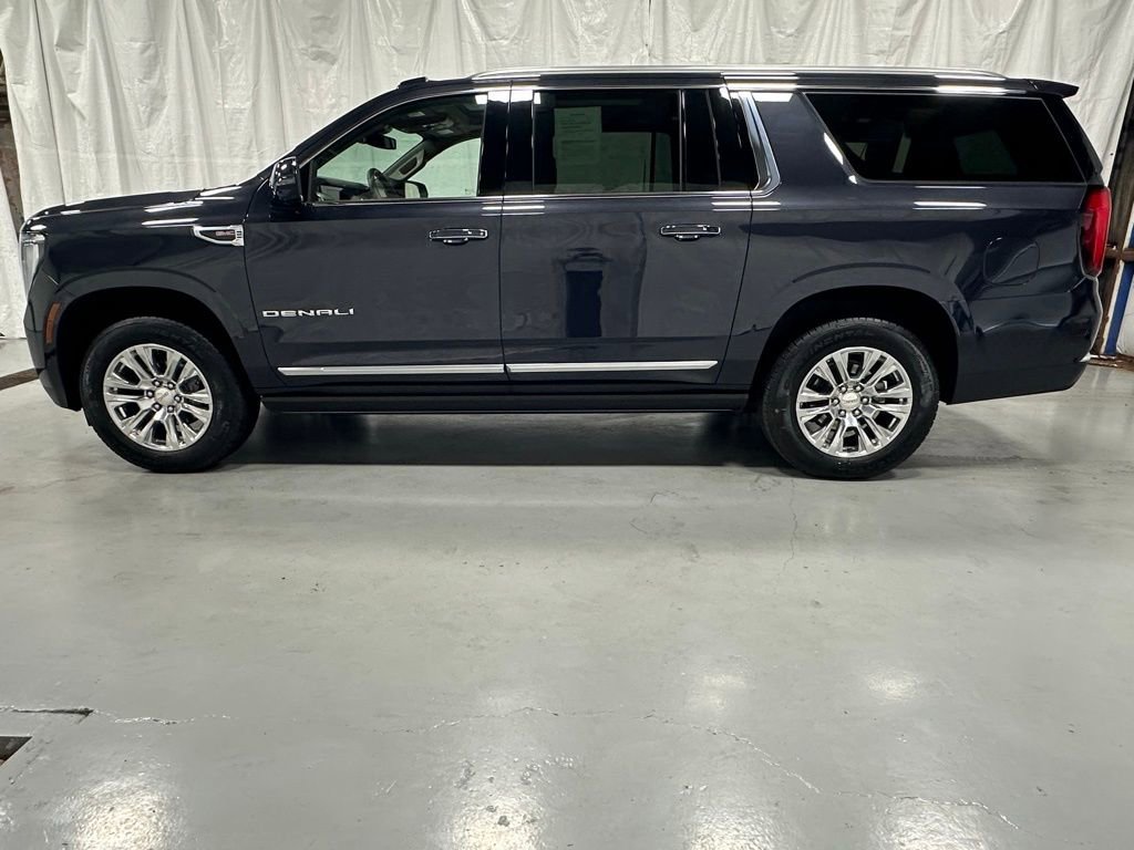 Used 2025 GMC Yukon XL Denali w/ Sun & Power Step Package AWD/4WD image 4
