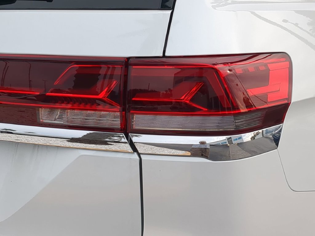 New 2026 Volkswagen Atlas SE FWD image 8