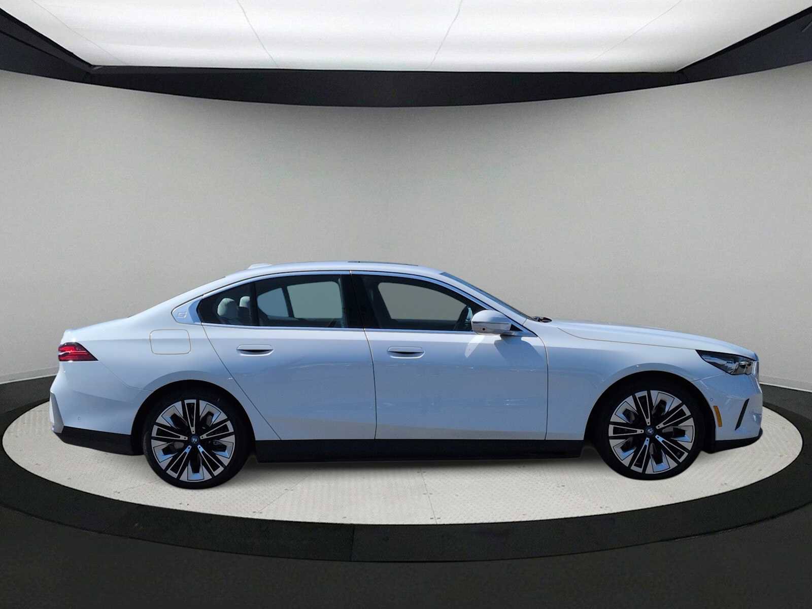 Used 2025 BMW i5 xDrive40 w/ Premium Package image 9