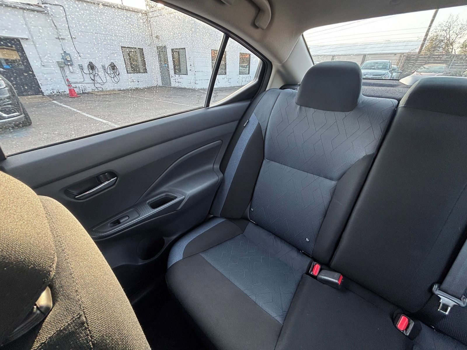 Used 2025 Nissan Versa SV image 39