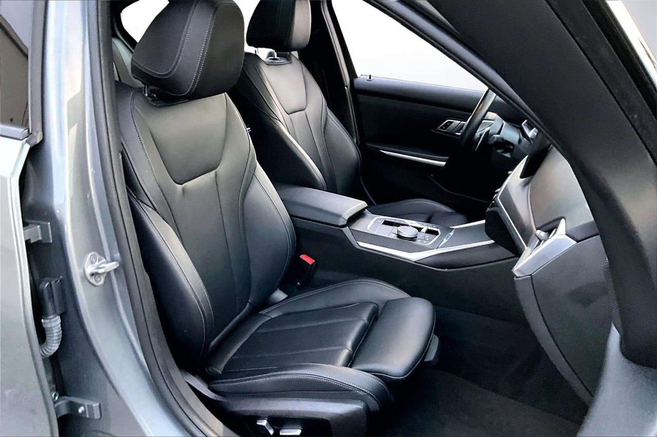 Used 2023 BMW 330i xDrive 330i xDrive w/ Driving Assistance Package image 24