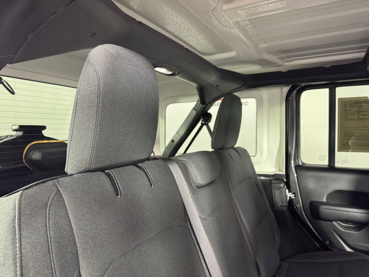 Used 2025 Jeep Wrangler Unlimited Rubicon image 28