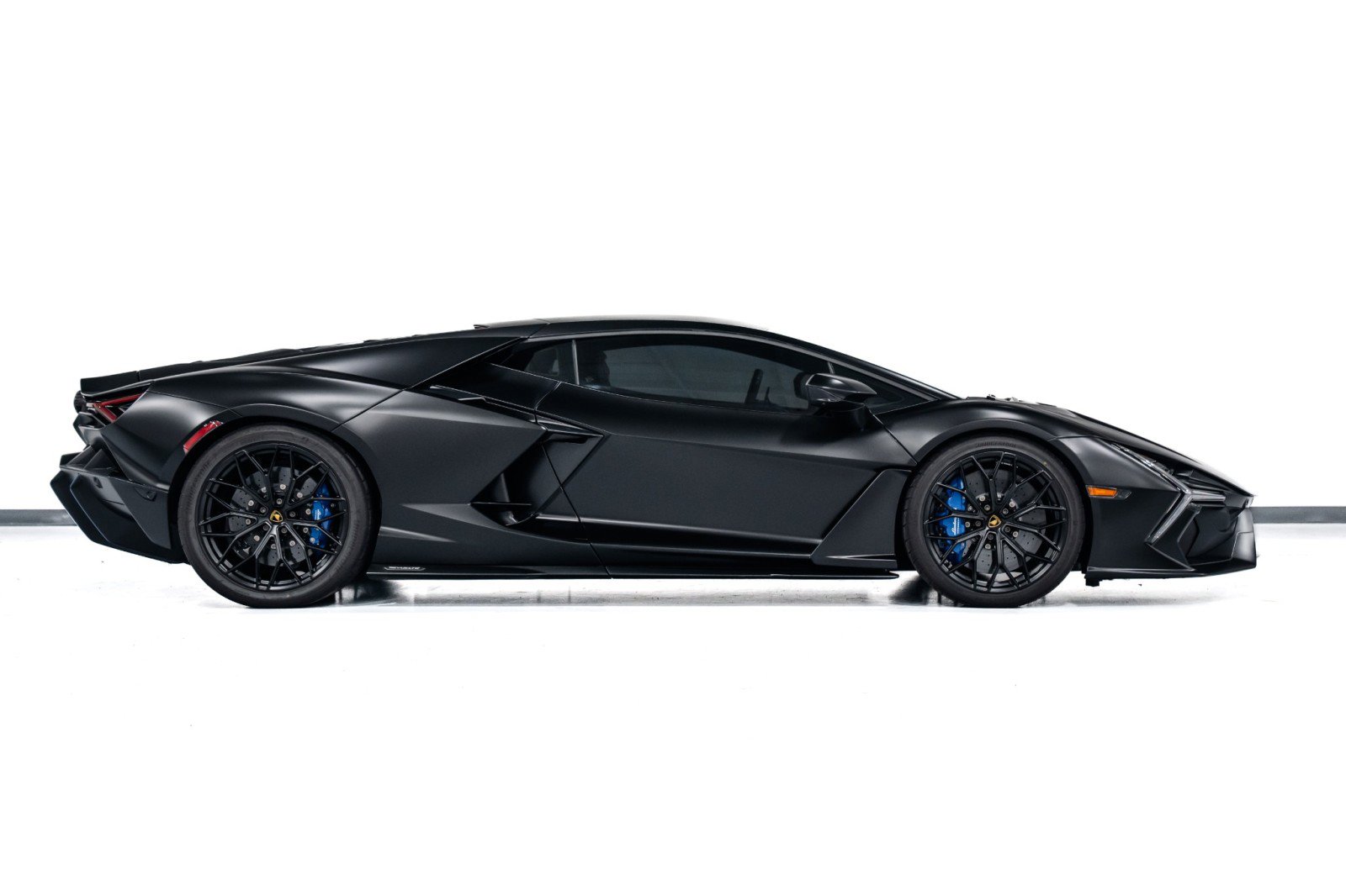 Used 2025 Lamborghini Revuelto image 9